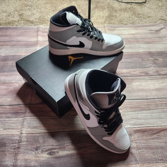 Air Jordan 1 Mid Smoke Gray - Picture 2 of 12